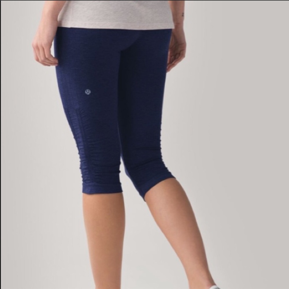 Lululemon In the Flow Cropped blue leggings size 4